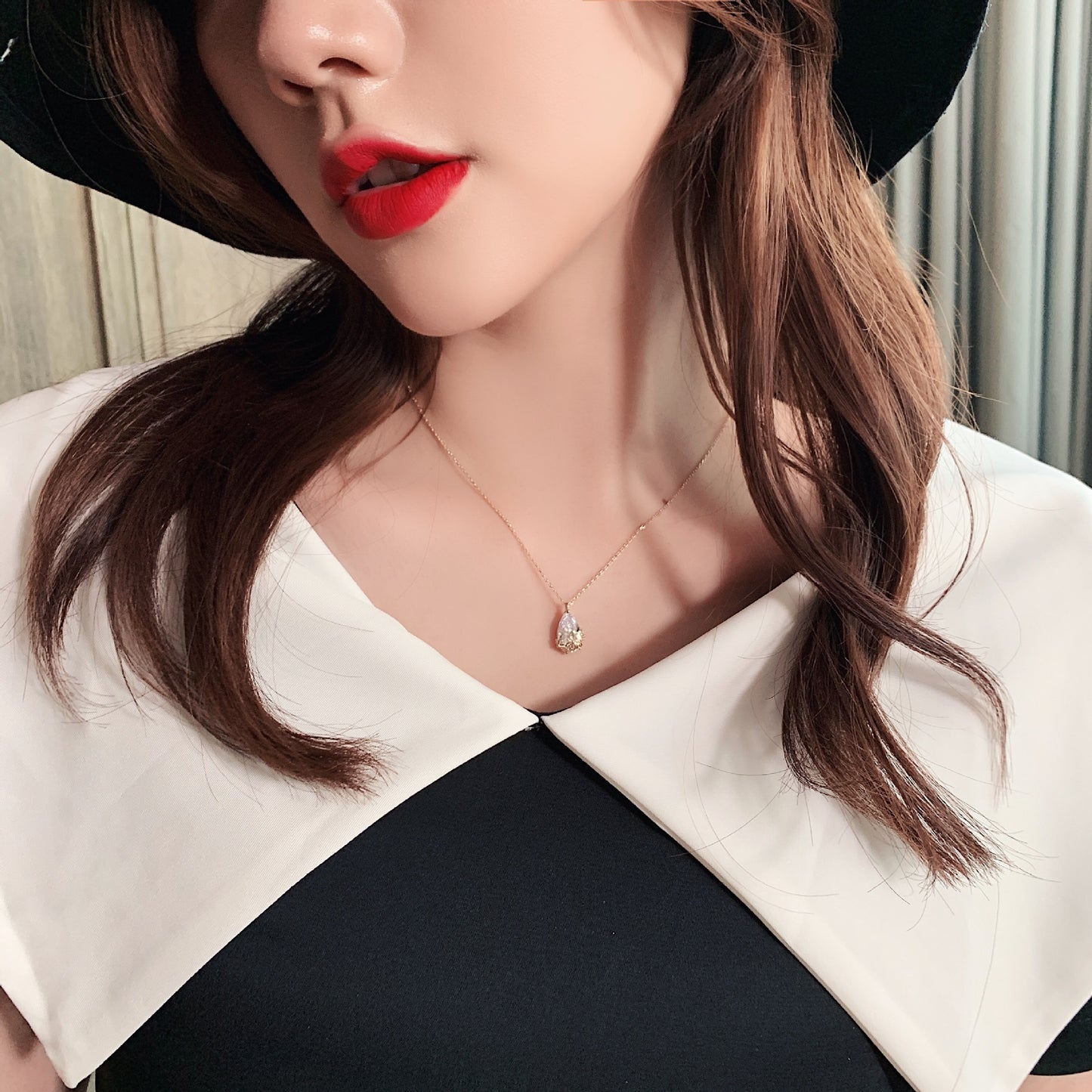 Elegante Kristall Tropfen Halskette – Zeitloser Anhänger für Damen
